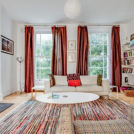 Bright Two Bedroom Apartment Near Vibrant Camden Town London Exterior photo