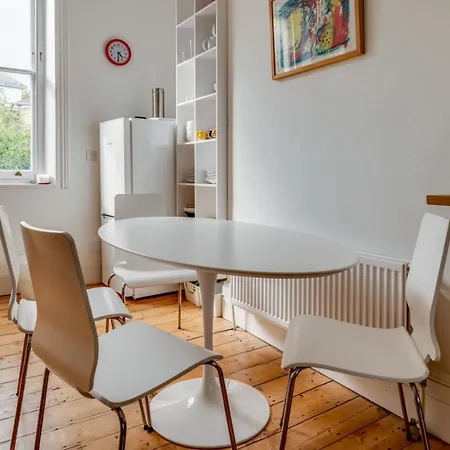 Bright Two Bedroom Apartment Near Vibrant Camden Town London Exterior photo