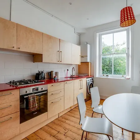 Bright Two Bedroom Apartment Near Vibrant Camden Town London Exterior photo