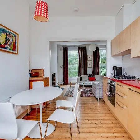 Bright Two Bedroom Apartment Near Vibrant Camden Town London Exterior photo