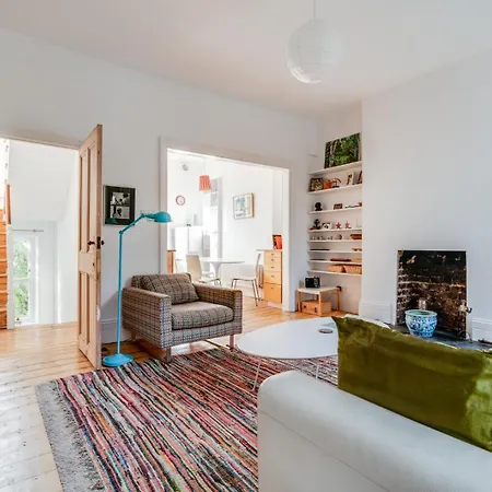 Bright Two Bedroom Apartment Near Vibrant Camden Town London Exterior photo