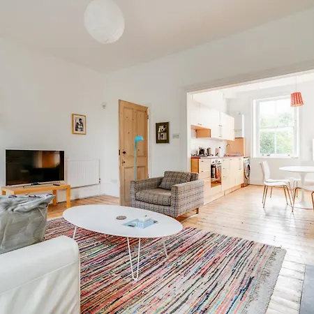Bright Two Bedroom Apartment Near Vibrant Camden Town London Exterior photo