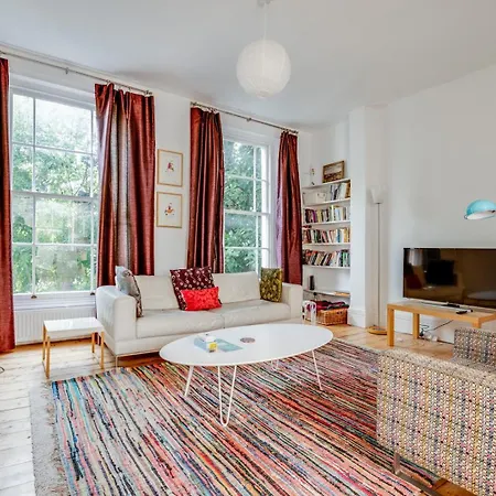 Bright Two Bedroom Apartment Near Vibrant Camden Town London Exterior photo