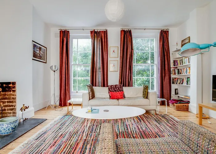 Bright Two Bedroom Apartment Near Vibrant Camden Town