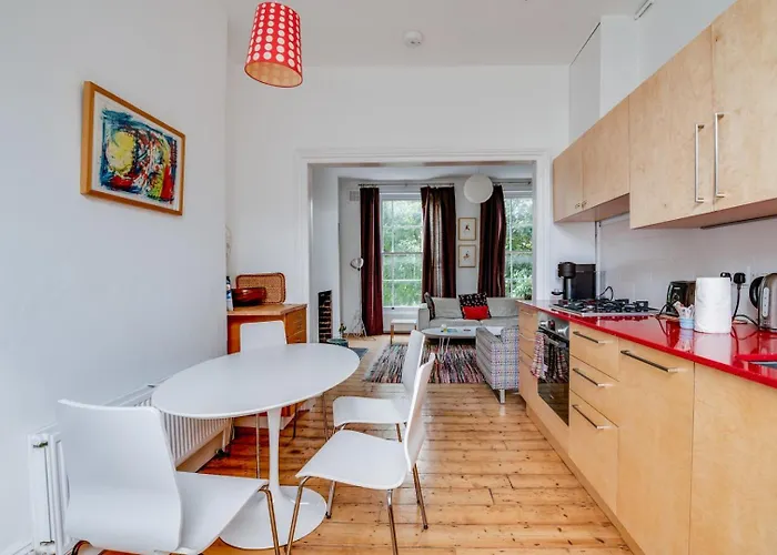 Bright Two Bedroom Apartment Near Vibrant Camden Town